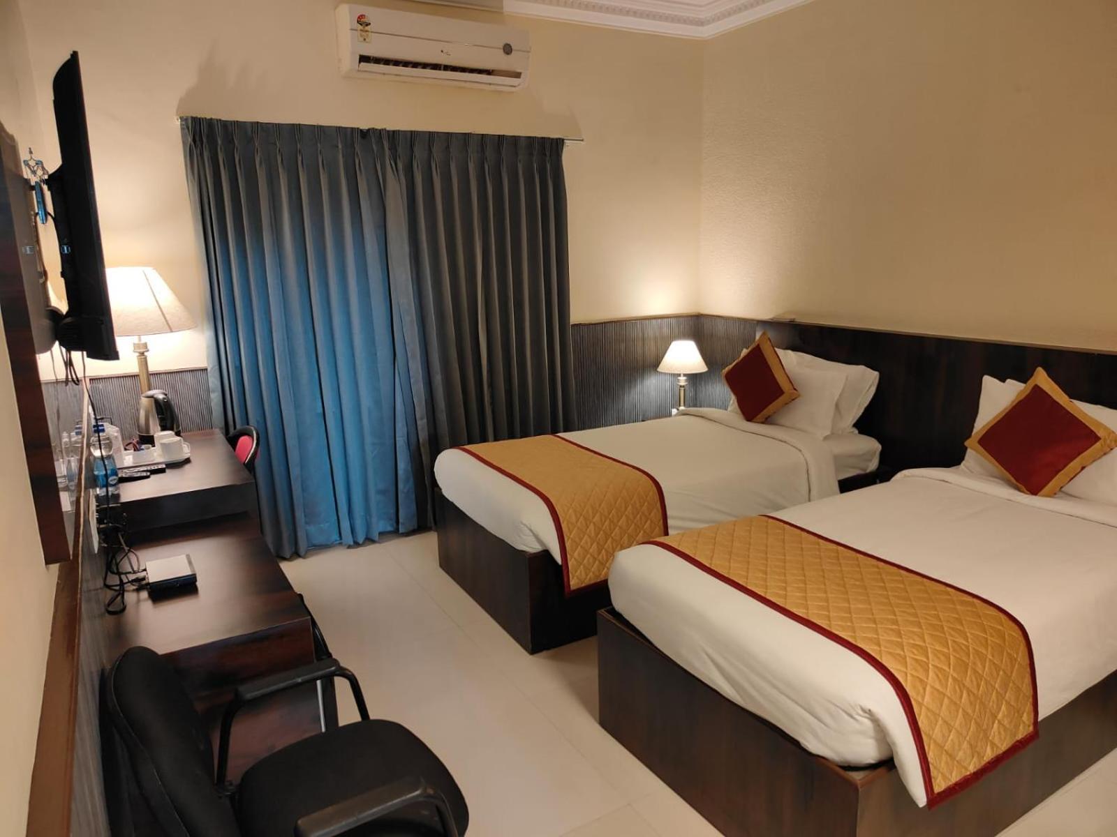 Hotel Badami Court מראה חיצוני תמונה