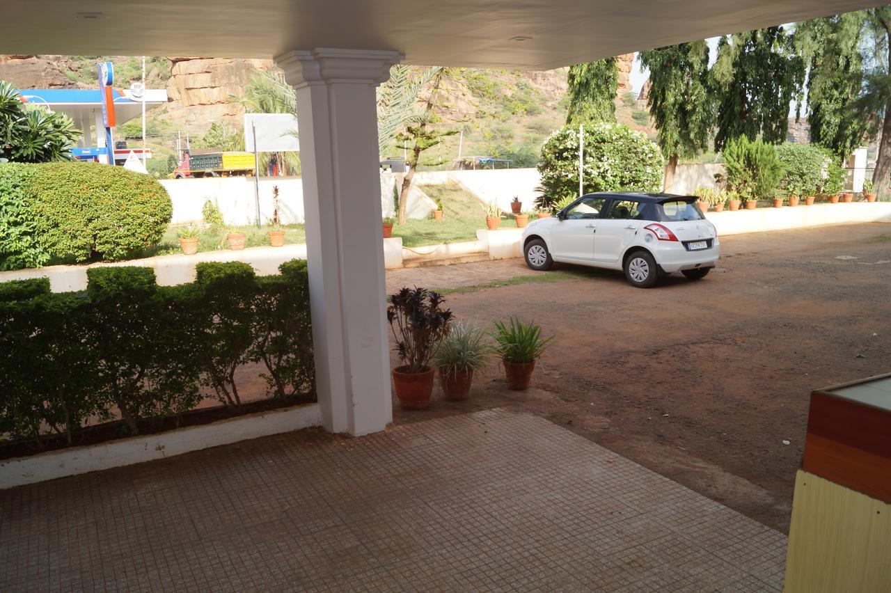 Hotel Badami Court מראה חיצוני תמונה